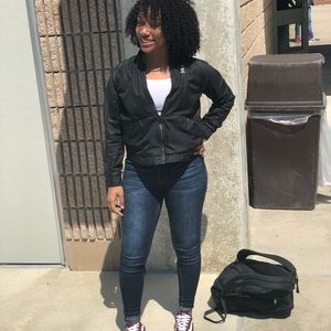 Meet your Posher, Miquala